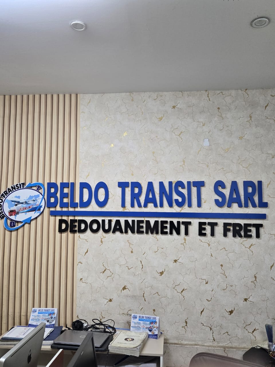 Équipe logistique en coordination
